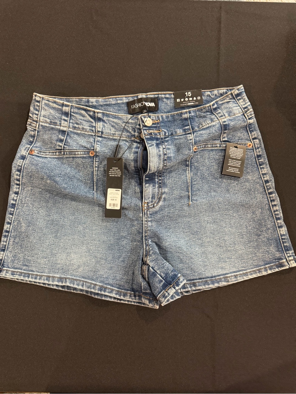 NWT Fashion Nova Hustle And Bustle Stretch Denim Shorts Size 15 Medium Wash